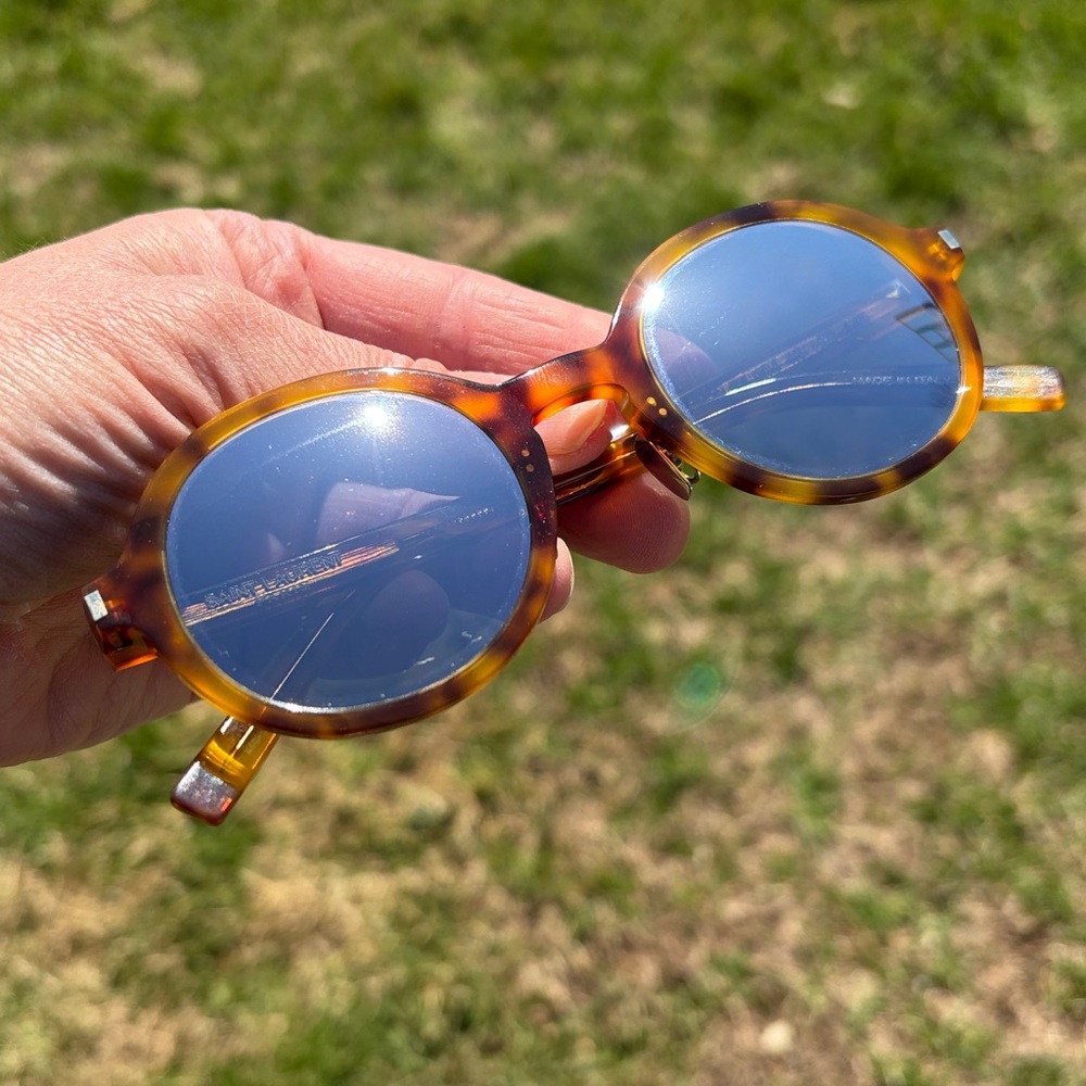 Saint Laurent SL 161 Slim sunglasses in a tortoise frame - Picture 9 of 11